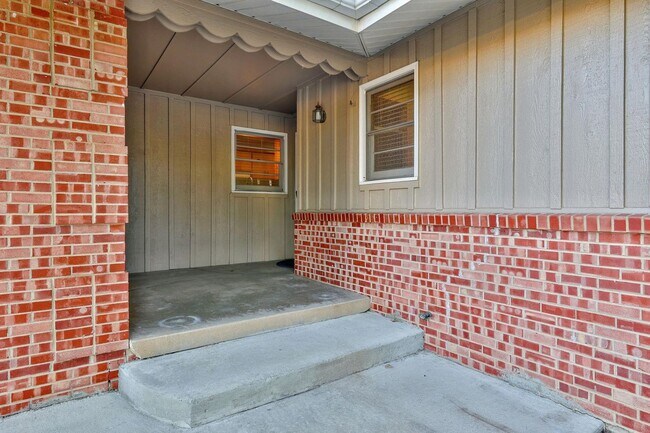 Building Photo - Coming available in February!