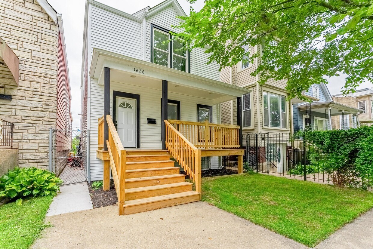 Foto principal - 1626 N Harding Ave