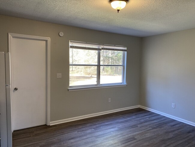 Building Photo - Townhouse North GA Off Battlefield Pkwy! 2...