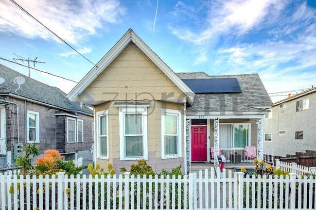 Foto del edificio - 839 N Bunker Hill Ave