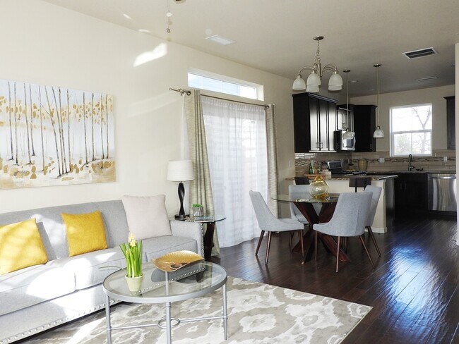 Building Photo - Central Park Town Home for Rent!
