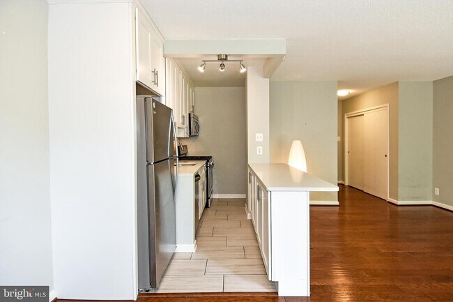 Foto del edificio - 5500 Friendship Blvd