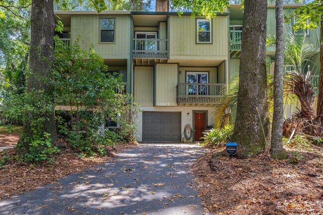 Foto del edificio - Townhome with Garage Near the Parkway