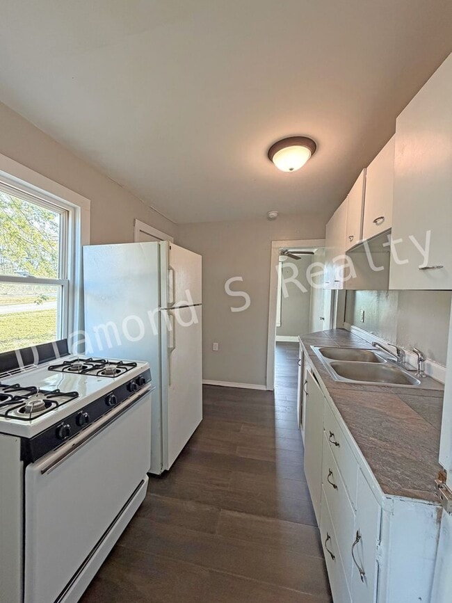 Foto del edificio - 2052 N Taylor Ave