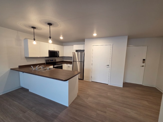 Foto del edificio - 211 1st Ave NW