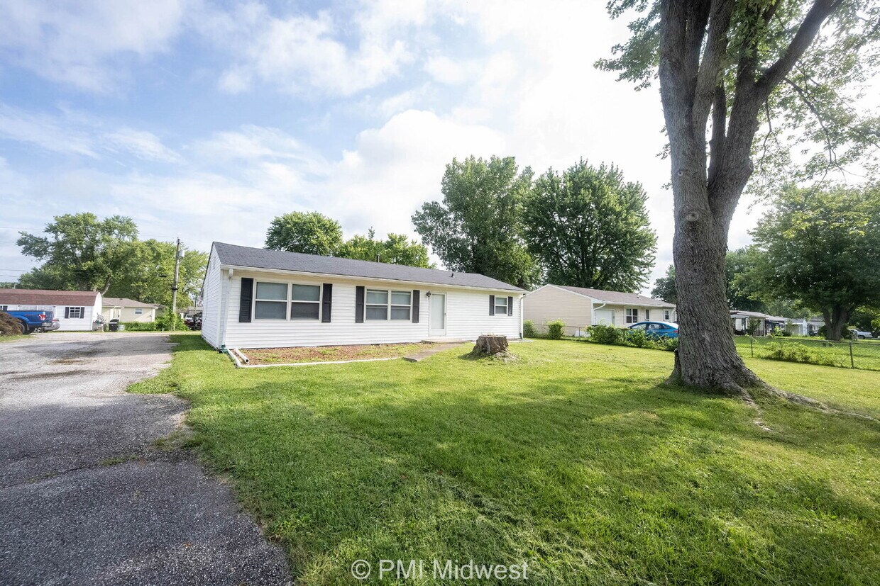 Foto principal - "Charming 3-Bedroom Haven in Mooresville –...