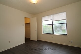 Building Photo - 504 Angus Cir