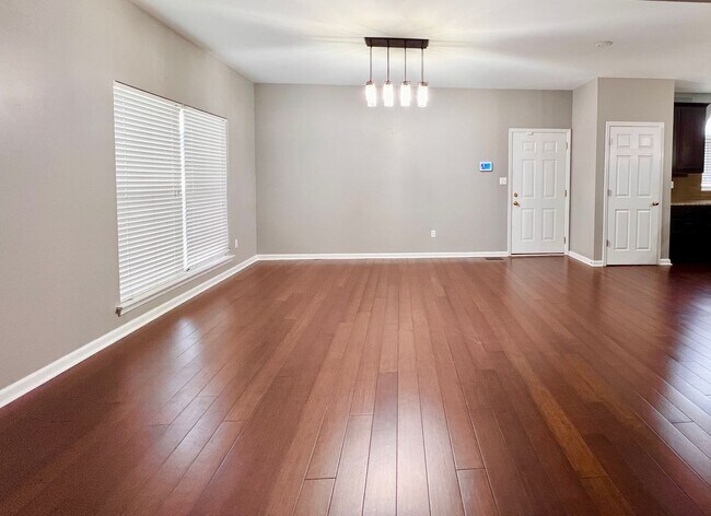 Foto del edificio - 6 Bed 4 Bath in West End