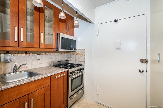 Foto del edificio - 154 Pearsall Dr