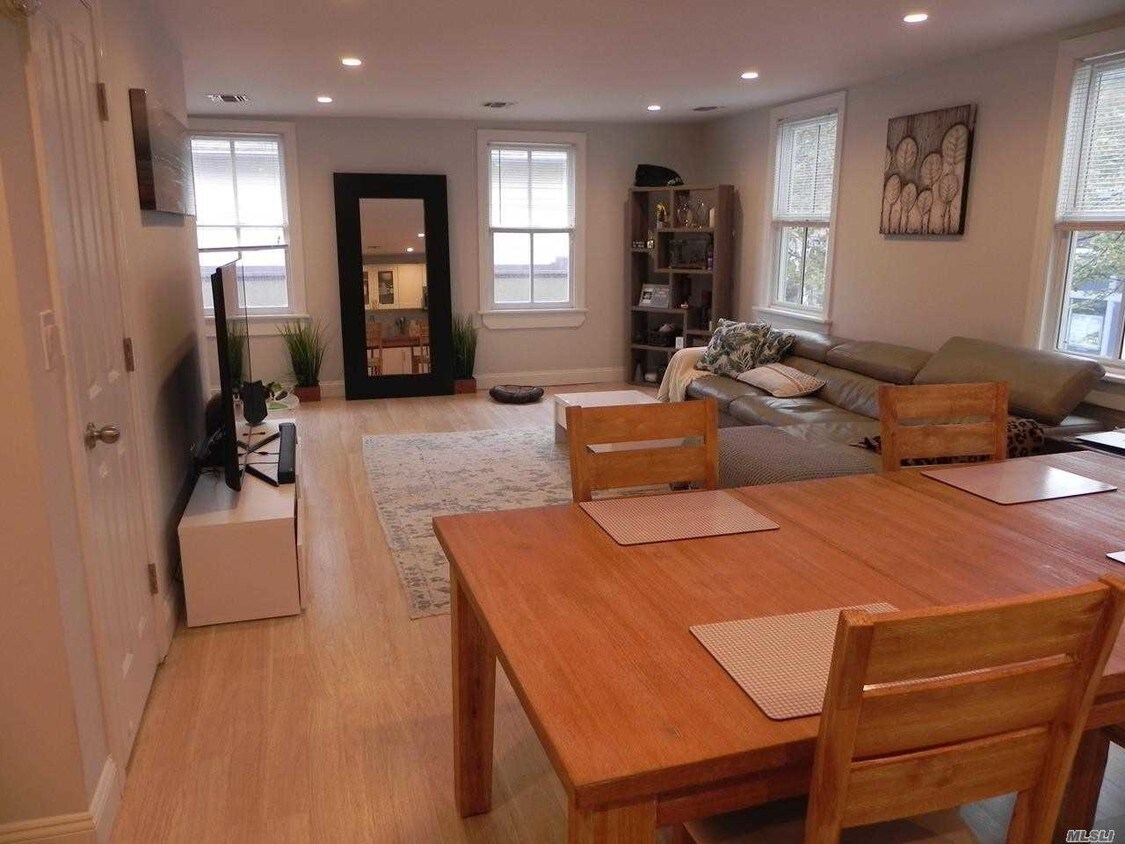 Foto principal - 1355 Old Northern Blvd