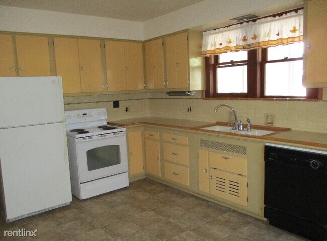Building Photo - 2 br, 1 bath Townhome - 251 Jefferson Street