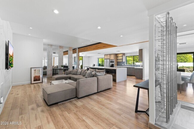 Foto del edificio - 6834 N 72nd Pl