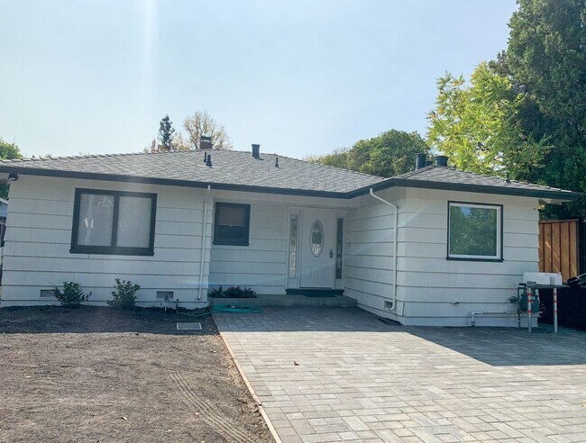 Building Photo - 2360 Middlefield Rd