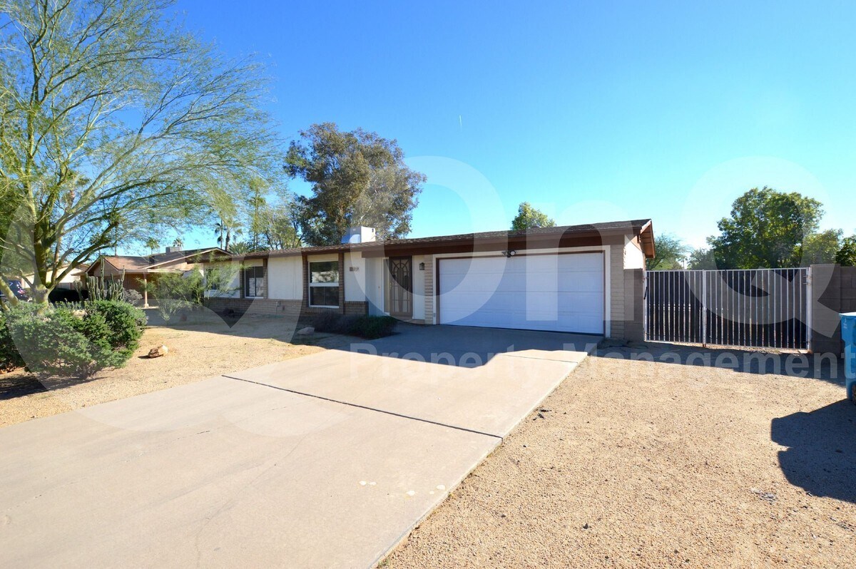 Foto principal - 5019 E Laurel Ln