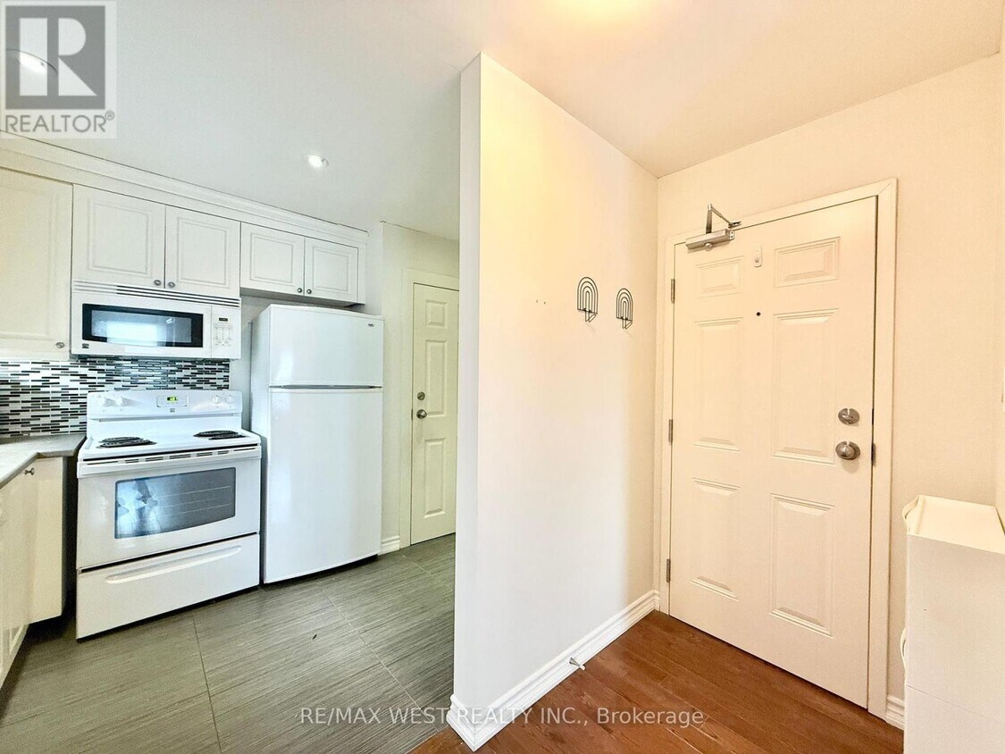 Primary Photo - 132 Avenue Rd