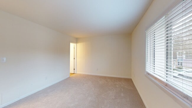 Interior Photo - The Commons at Windsor Gardens