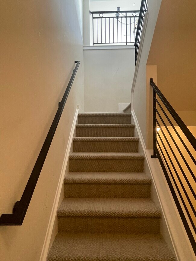 Remodelar la escalera - 708 Lakeview Ct