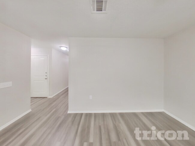 Foto del edificio - 6815 Hibiscus Falls