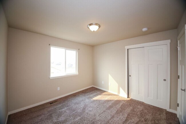 Building Photo - 4 Bedroom Home in Wellington