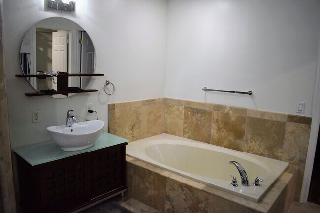 Foto del edificio - 6536 Edgeworth Dr