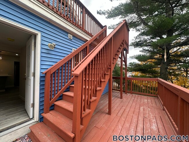 Building Photo - 13 Gladstone St