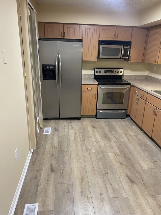 Building Photo - 2431 E Rosecroft Village Cir