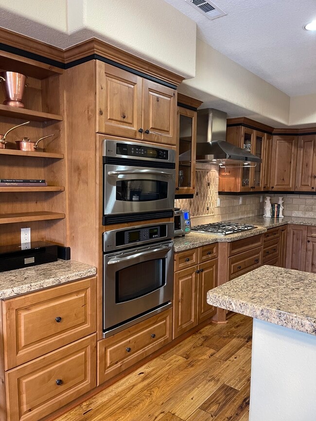 Building Photo - 10281 Badger Ln