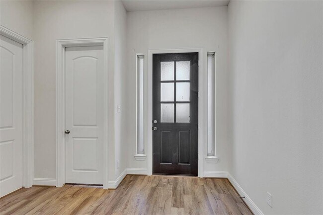 Foto del edificio - 15342 Majestic Knight Dr