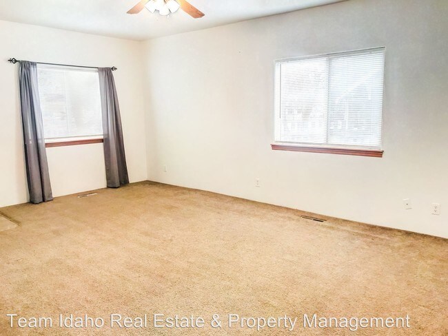 Building Photo - 3 br, 1 bath Apartment - 123 North Asbury