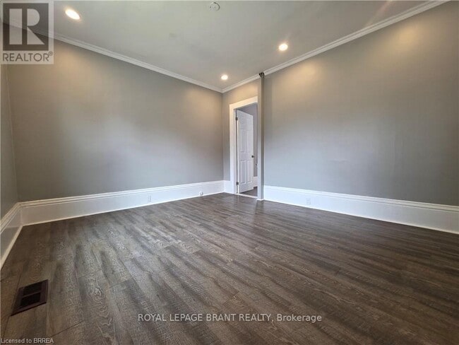 Building Photo - 109 Sydenham St