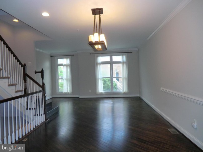 Building Photo - 1242 Harbor Island Walk
