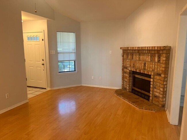 Foto del edificio - 24 Wagon Wheel Ct