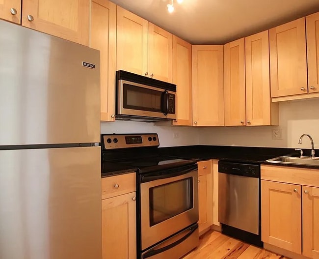 Photo - 3033 N Sheridan Rd Apartment