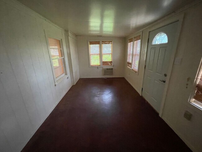 Foto del edificio - Spacious 3 bedroom, 2 bath