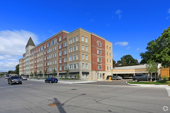 Building Photo - Lakeside Residences