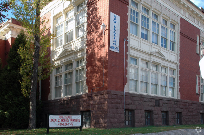 Building Photo - Grammary Court Apartments
