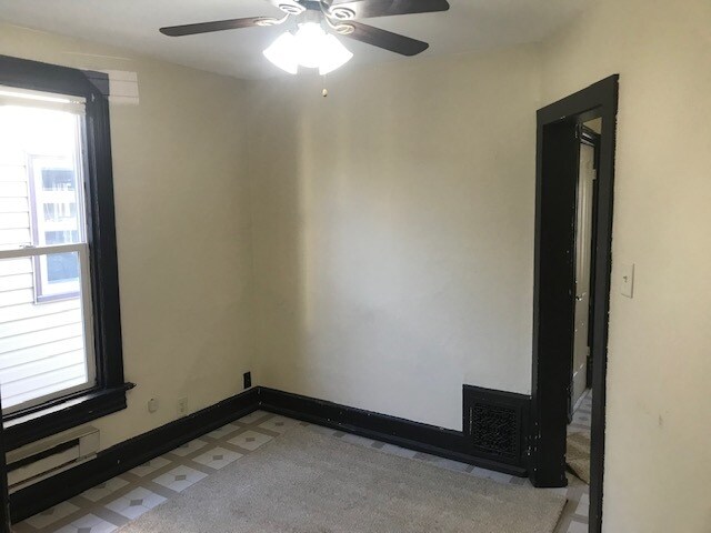 Sala de estar - 123 S 5th St