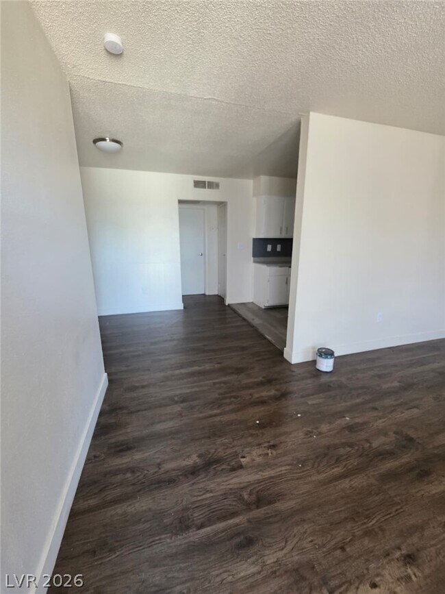 Foto del edificio - 1121 E Desert Inn Rd