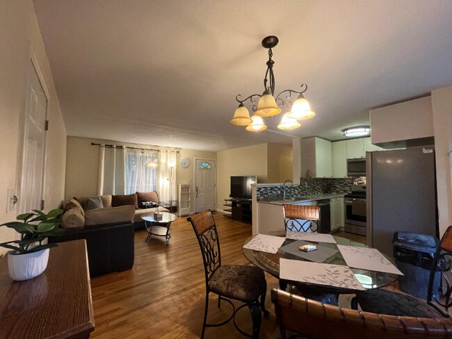 Building Photo - 2216 Delaware Dr