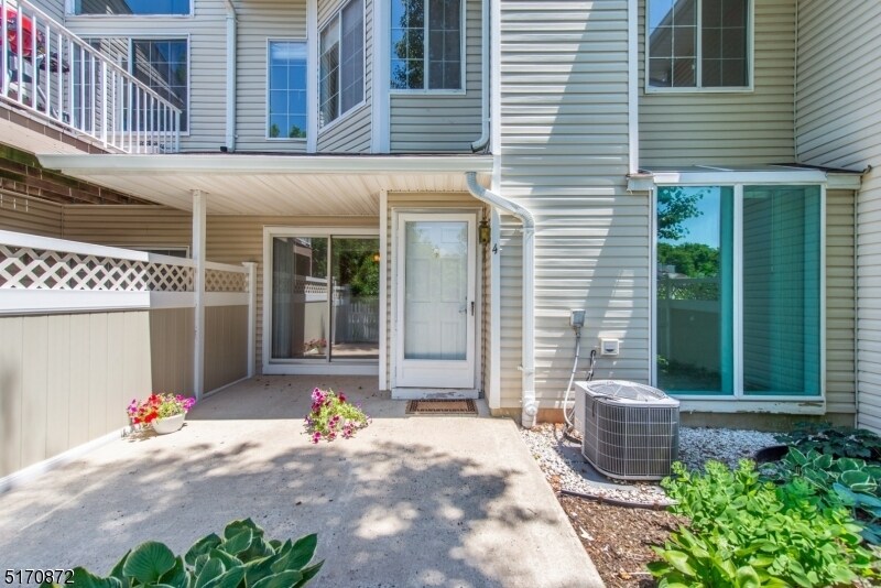 Foto principal - 4 Danbury Ct
