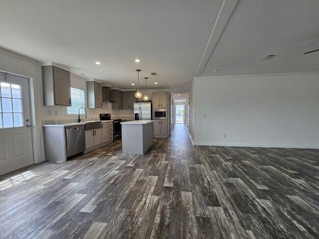 Foto del edificio - 6691 Hidden Oaks Dr