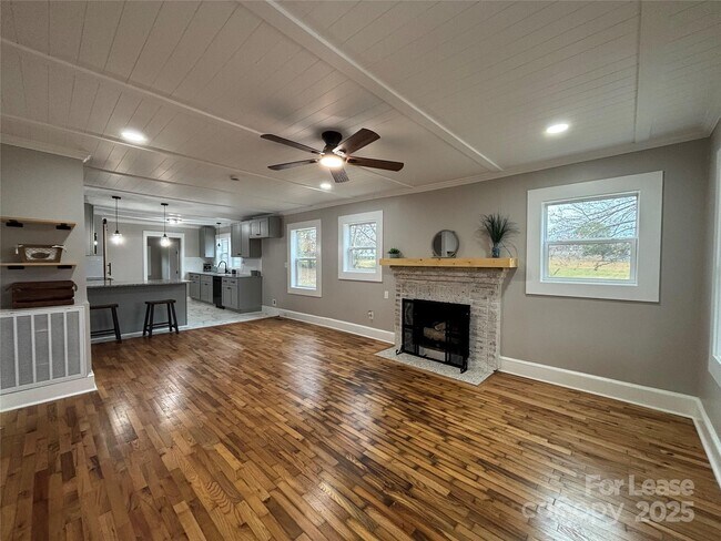 Building Photo - 410 Gann St