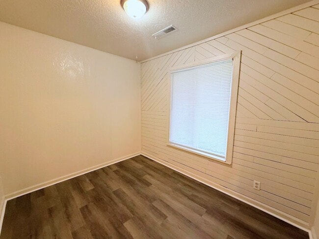 Building Photo - 2559 Ballantyne Dr