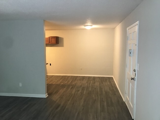 Building Photo - 302 Dunlap Ave