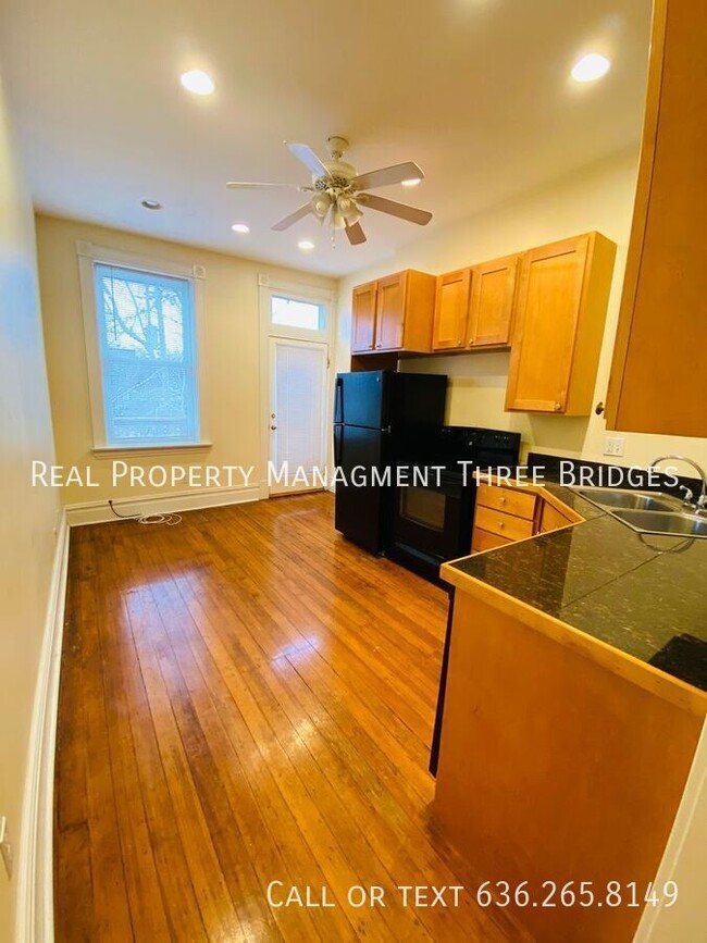 Building Photo - Soulard 2-Bedroom Upstairs Apartment