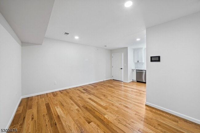Building Photo - 549 S Orange Ave