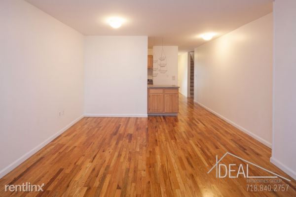 Building Photo - 302 Hart St