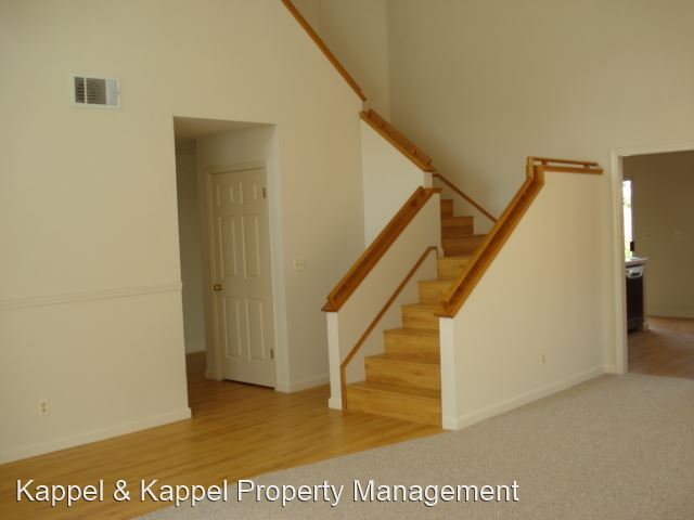 Building Photo - 3 br, 2.5 bath House - 124 OAK BROOK CT