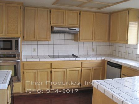 Building Photo - Fabulous 4 Bedroom in Elk Grove!