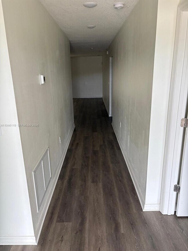 Foto del edificio - 579 NW North Macedo Blvd